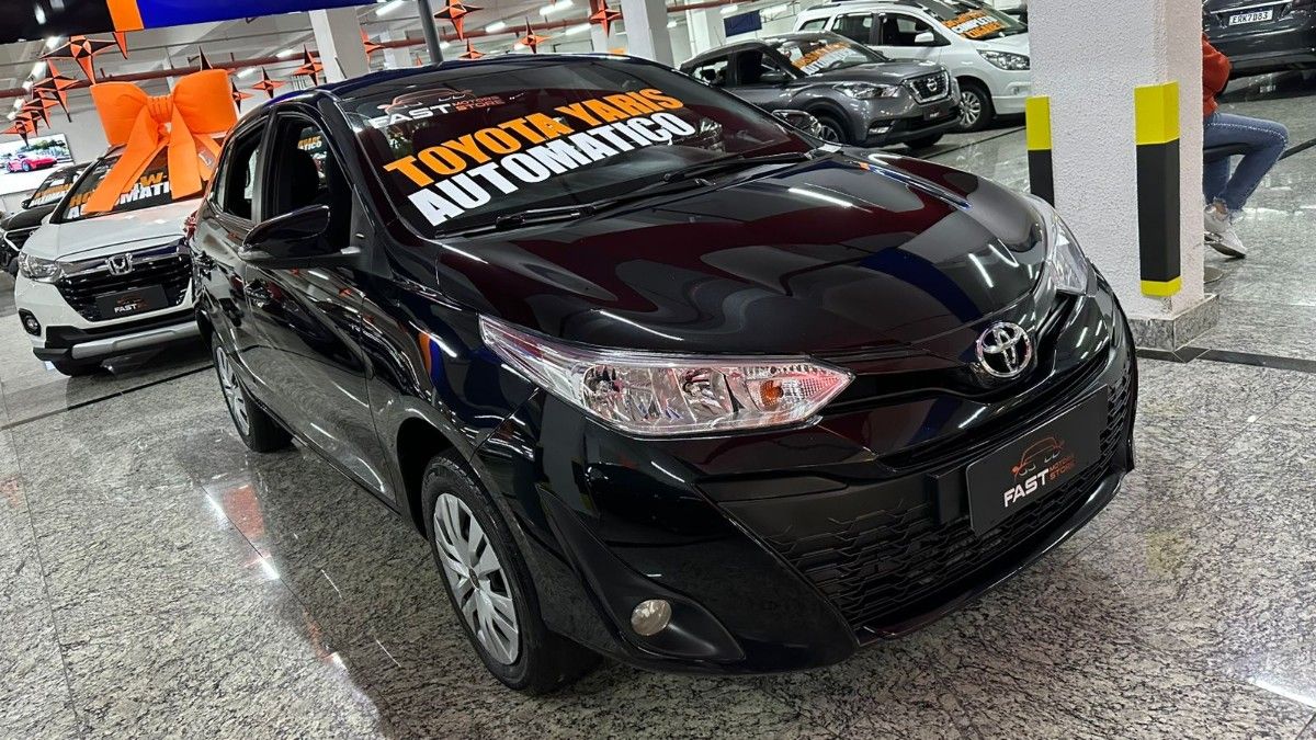 Toyota Yaris automático