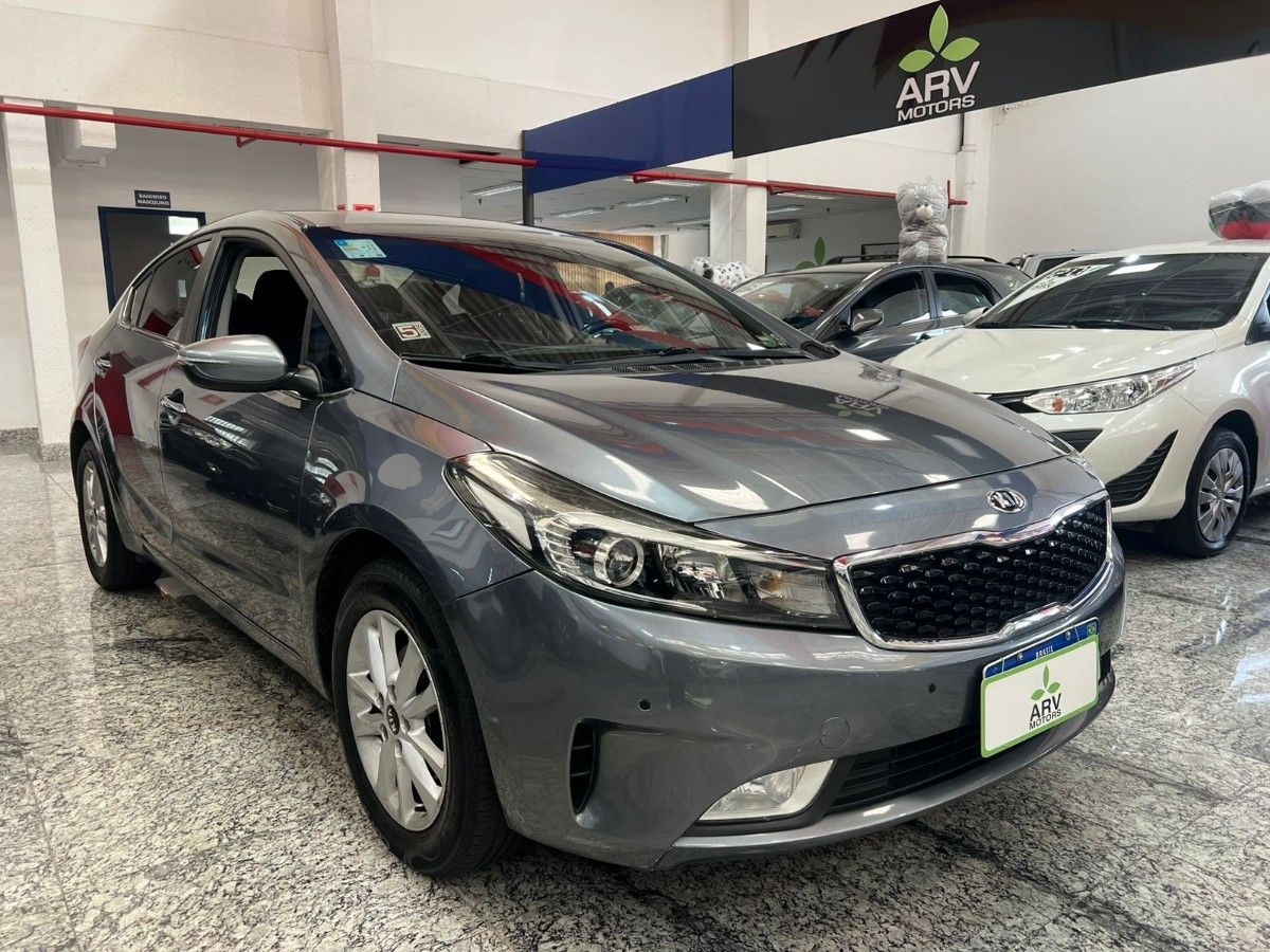 KIA CERATO 1.6 AUTOMÁTICO