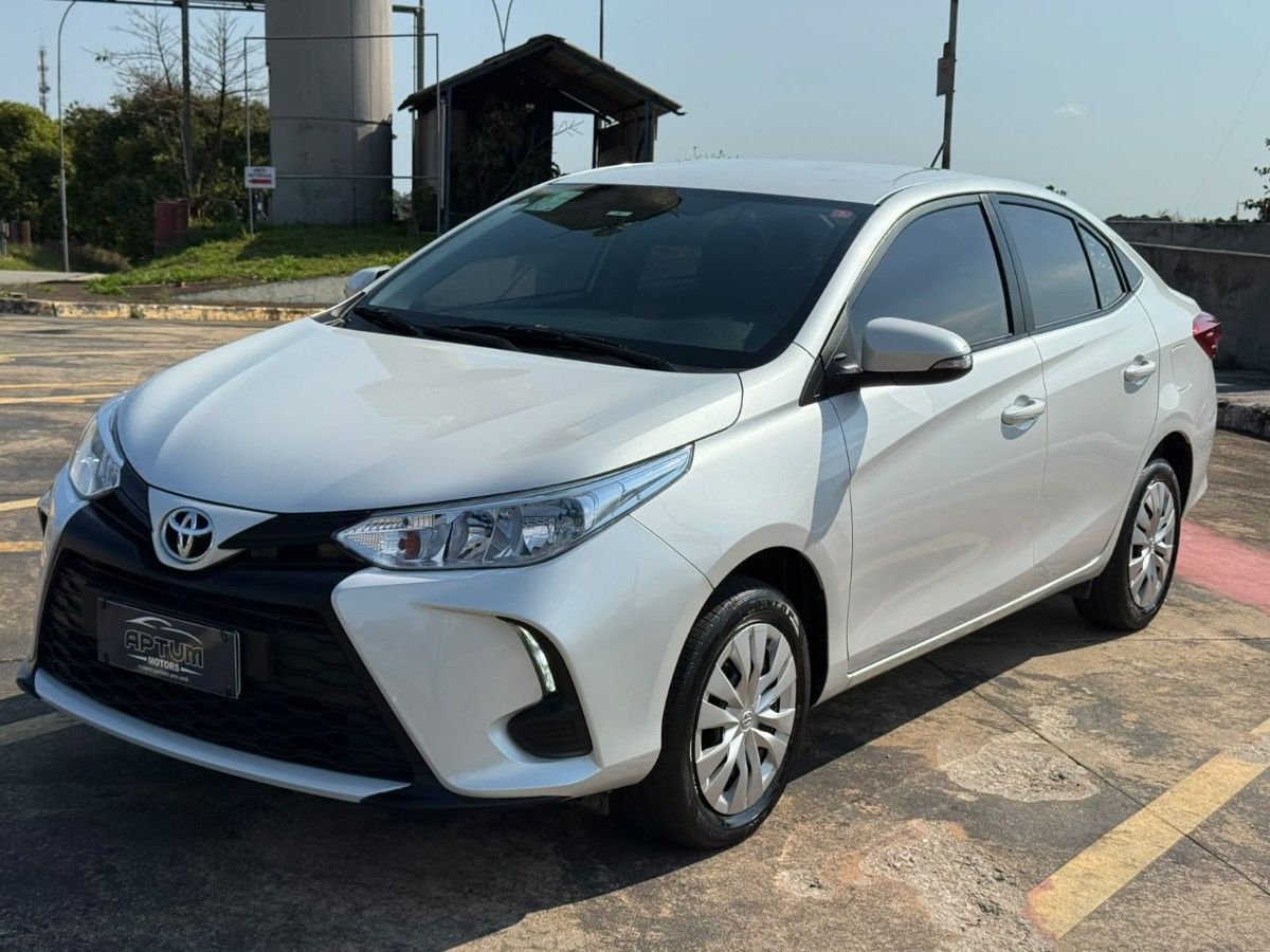 TOYOTA YARIS 2024