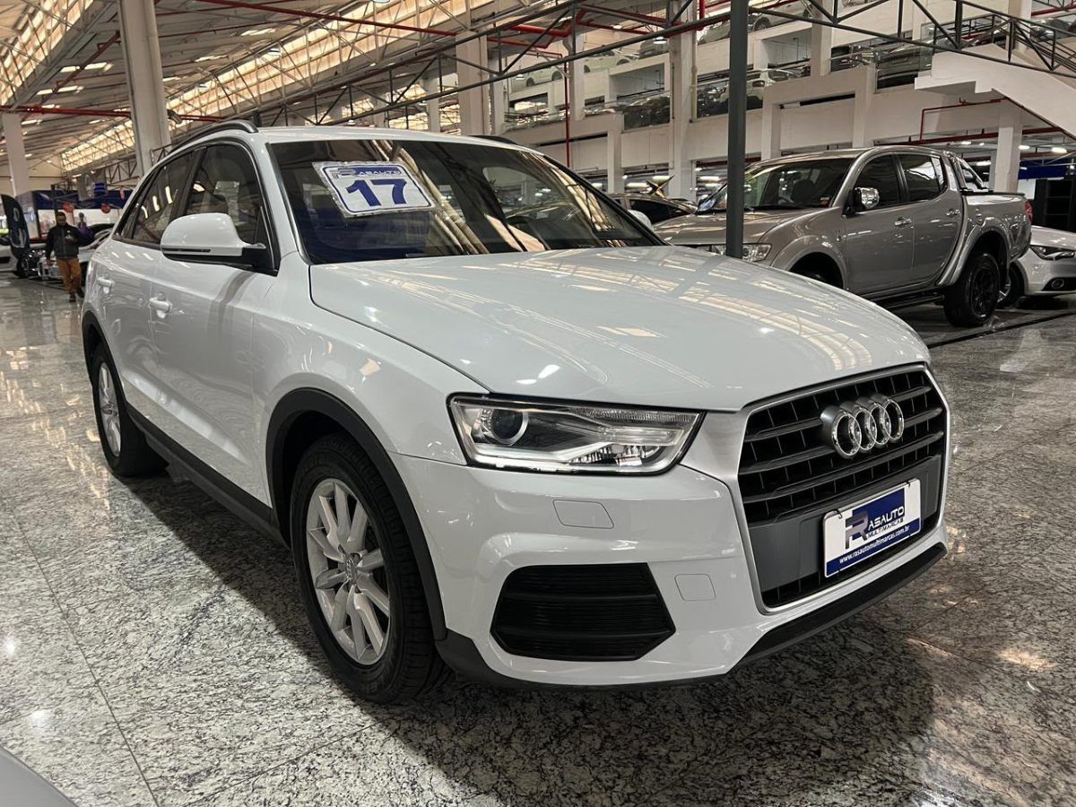 AUDI Q3 BLINDADA
